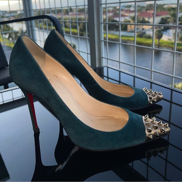 Christian Louboutin - Picture 4 of 6